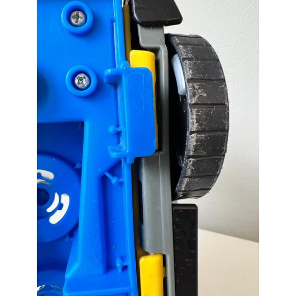 Fisher-Price DC Super Friends Batman and Batmobile 2020 with Police Figure 2016 - Picture 13 of 14